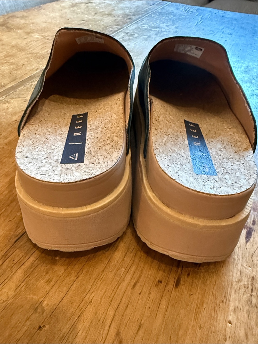 Reef platform clogs - Picture 3 of 12